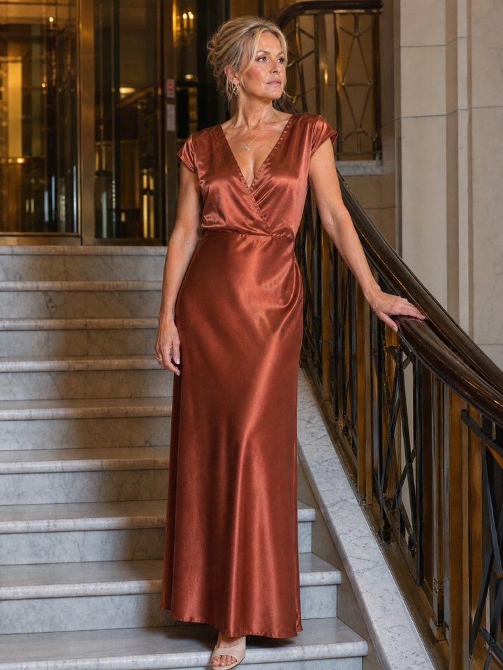 Sandra - Vestido Maxi com Corpete Envolvente e Mangas Curtas