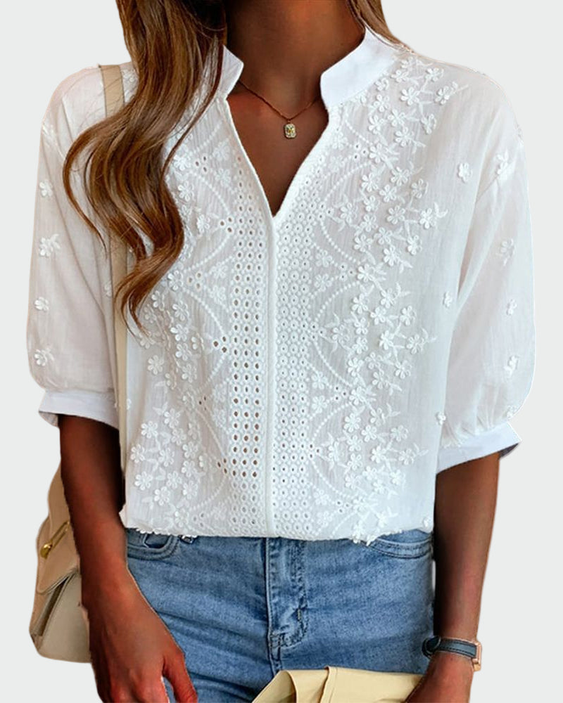 Nicole - Blusa com detalhes de renda