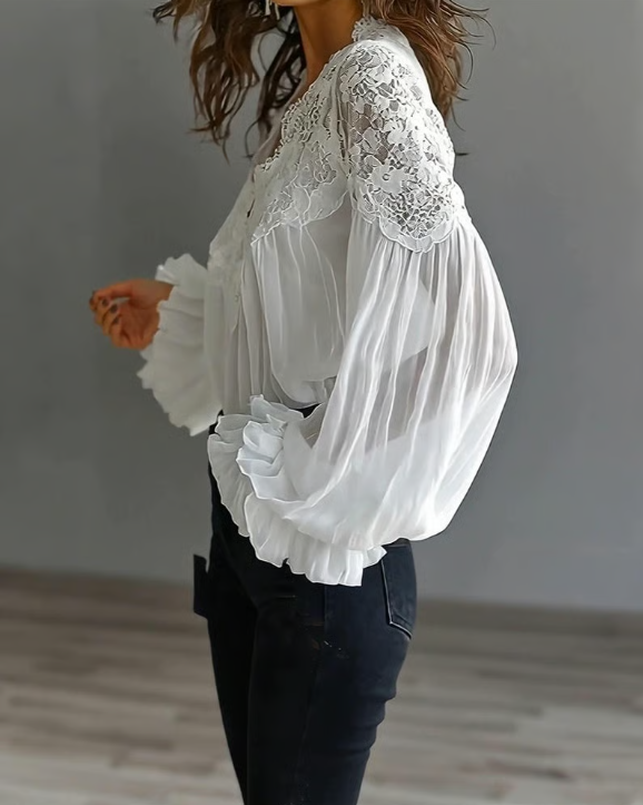 Lara - Blusa com renda floral e mangas de lanterna