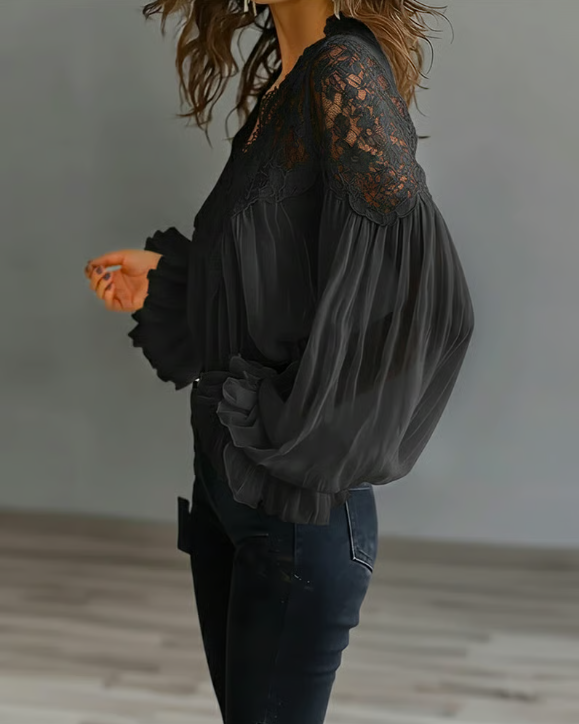 Lara - Blusa com renda floral e mangas de lanterna