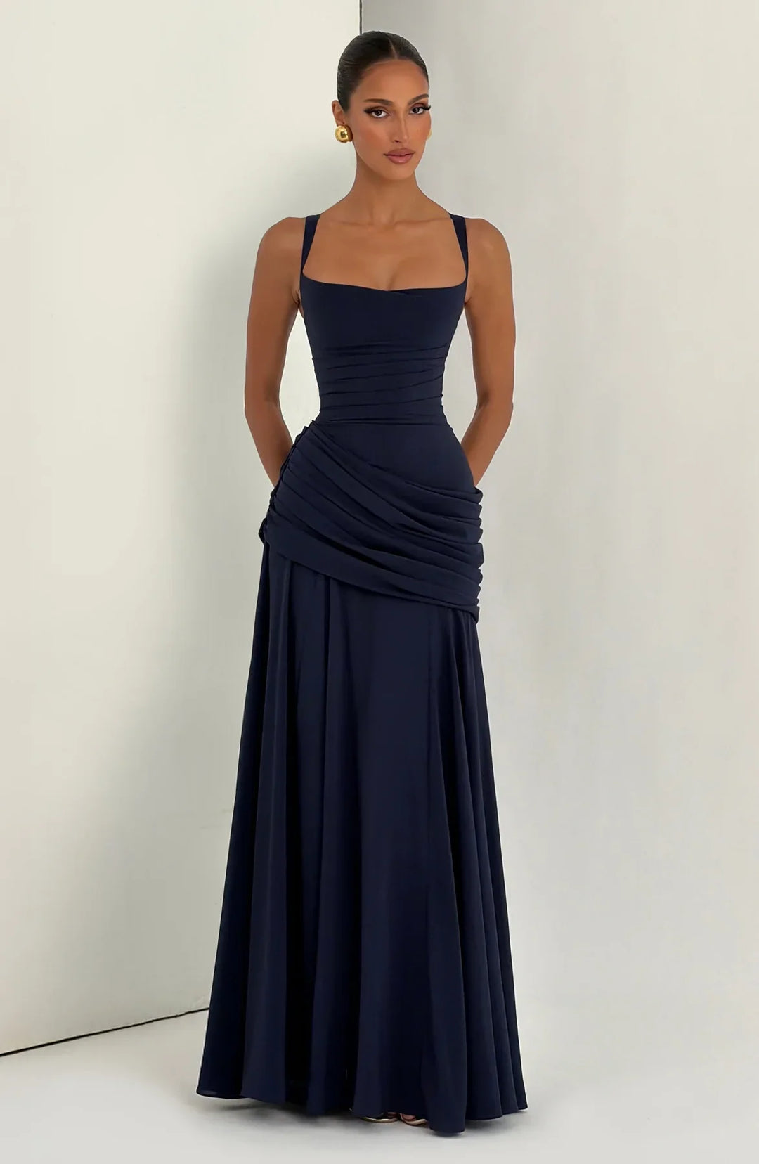 Valentina - Vestido maxi com decote em coração e franzido assimétrico